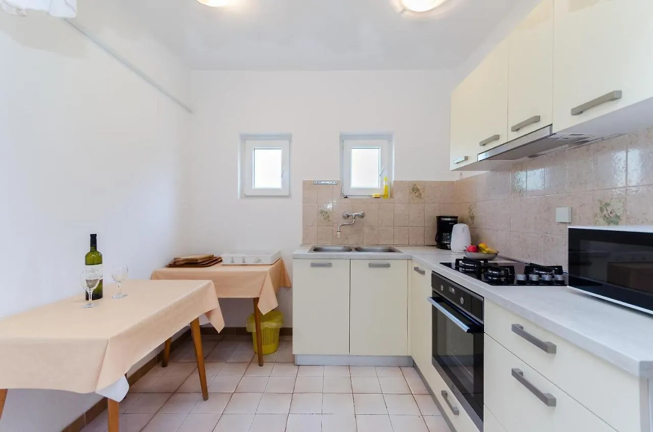 Apartments Luce Lopar 0*,